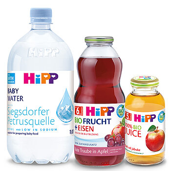 Izložena su tri proizvoda marke „HiPP“: bočica za vodu za bebe, bočica za voćni sok i manja bočica za sok.