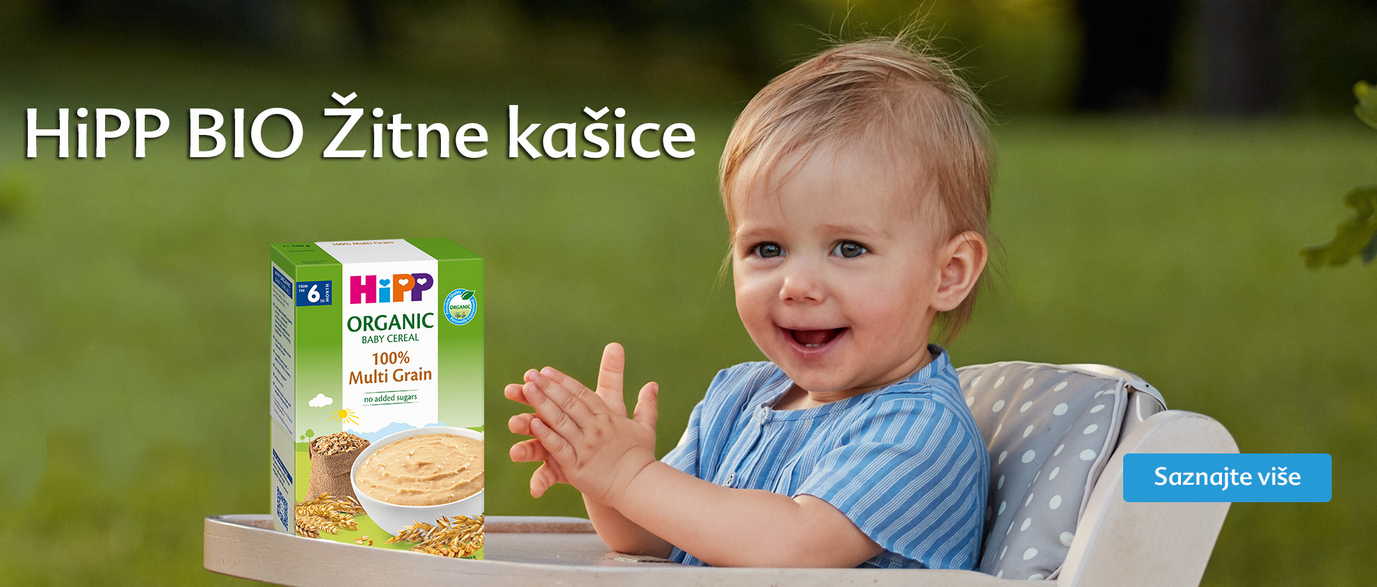 Beba sjedi pored kutije organskih žitarica za bebe.