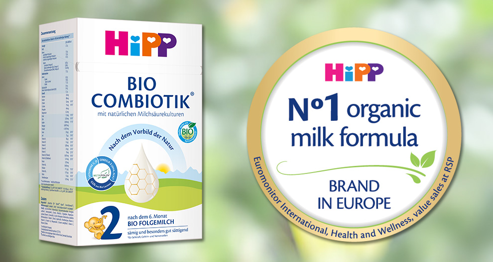 Kutija Hipp organske mliječne formule s bedžom koji je ističe kao organsku mliječnu formulu broj jedan u Europi.