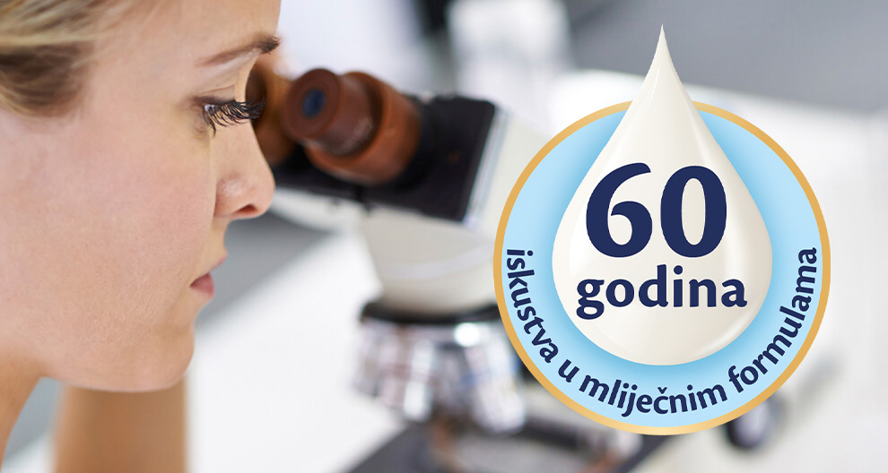 Žena gleda kroz mikroskop, a na slici se nalazi logotip s brojem 60 i natpisom "iskustva u milječnom formuli".