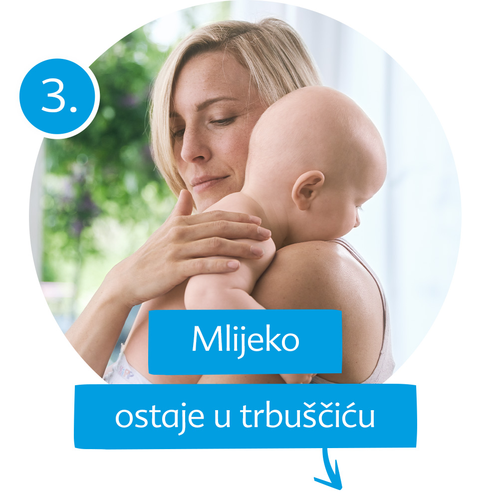 Žena drži bebu.